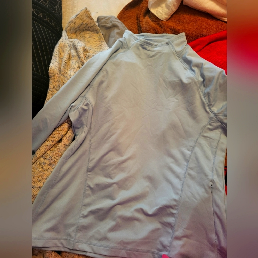 Sport wear blue with pockets that zip